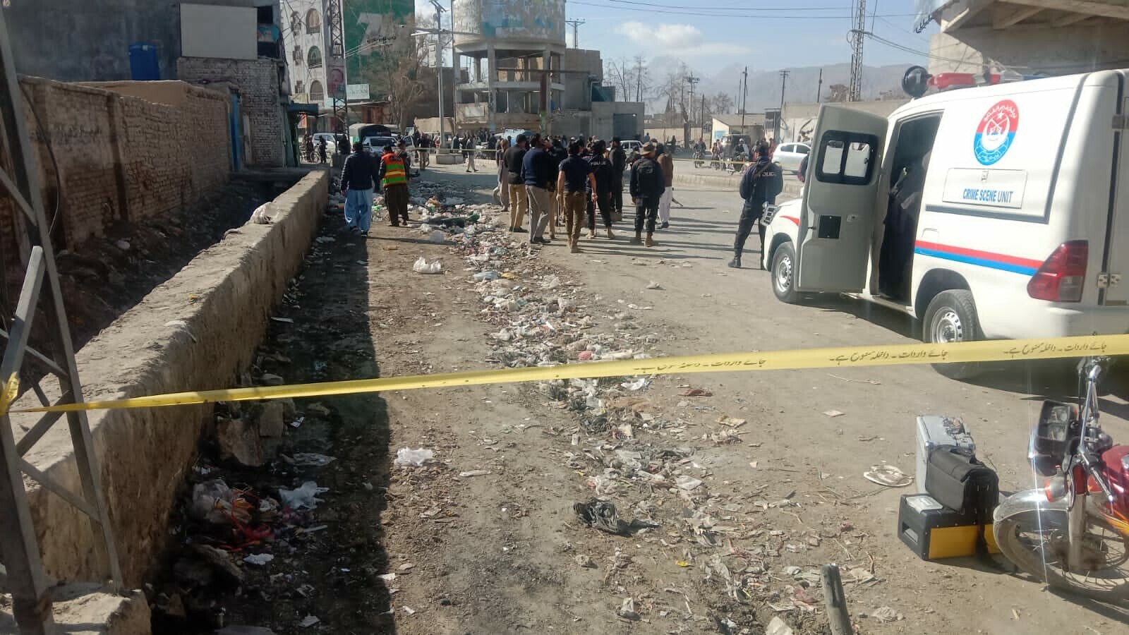 Cop among three injured in Quetta police vehicle blast